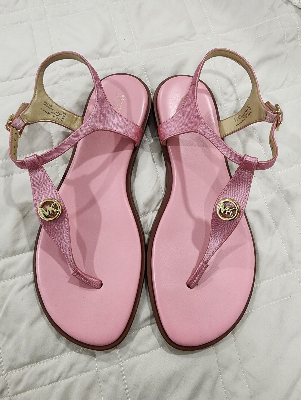 Michael Kors Mallory T-Strap Flat Sandals Pink Crosshatch Gold MK Medallion 8 - Picture 1 of 13